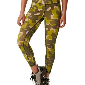 NWT BASS OUTDOOR Olive CamoWomen's XL Leggings 2 side pockets 2 hide pockets